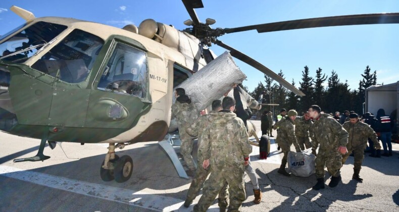 Gaziantep köylerine askeri helikopterle yardım dağıtıldı