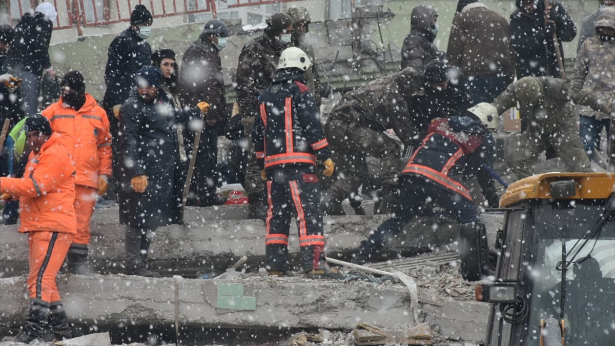 Gönüllü maden işçilerinden deprem bölgesine destek