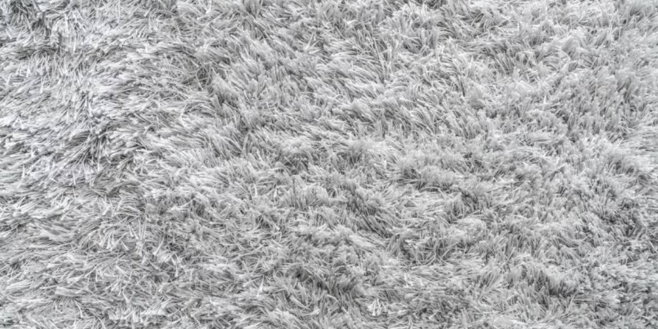 Halıdaki lekeler nasıl çıkar? Bu yöntemle kirden lekeden eser kalmıyor! Halılarınız pırıl pırıl olacak…