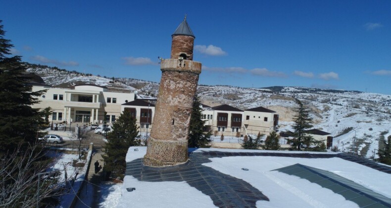 Harput Ulu Camii’nin eğri minaresi depreme rağmen yıkılmadı