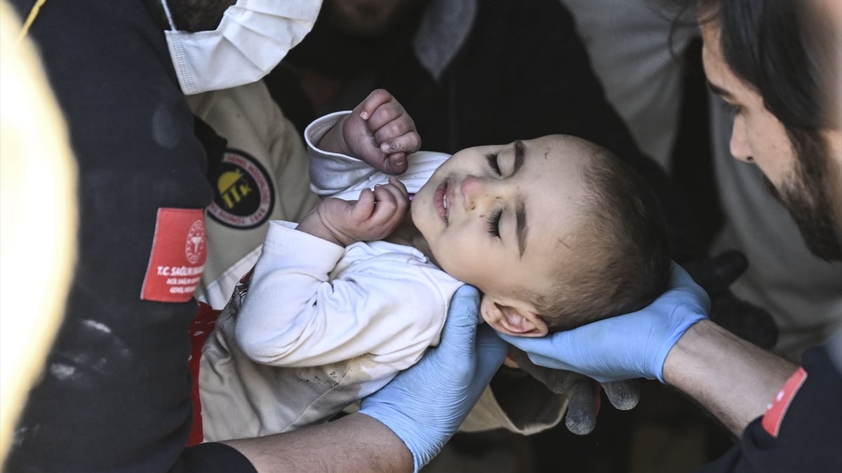 Hatay’da 133’üncü saatte bir bebek daha enkazdan çıkarıldı