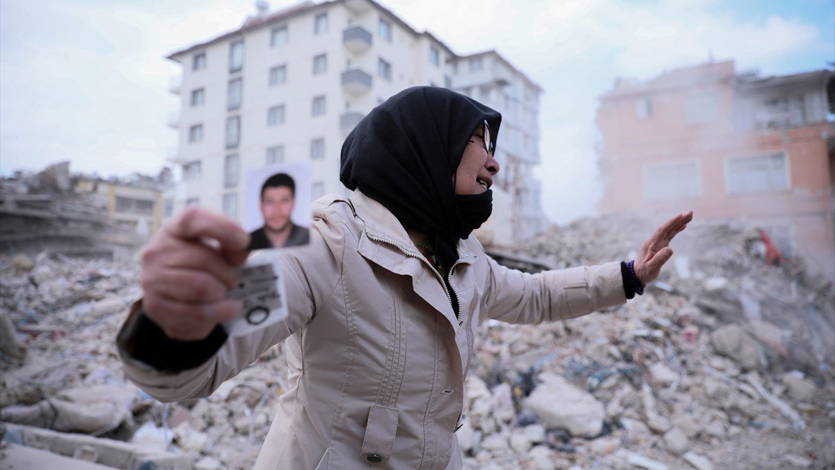 Hatay’da 80 binanın enkaz kaldırma işlemine başlanıldı