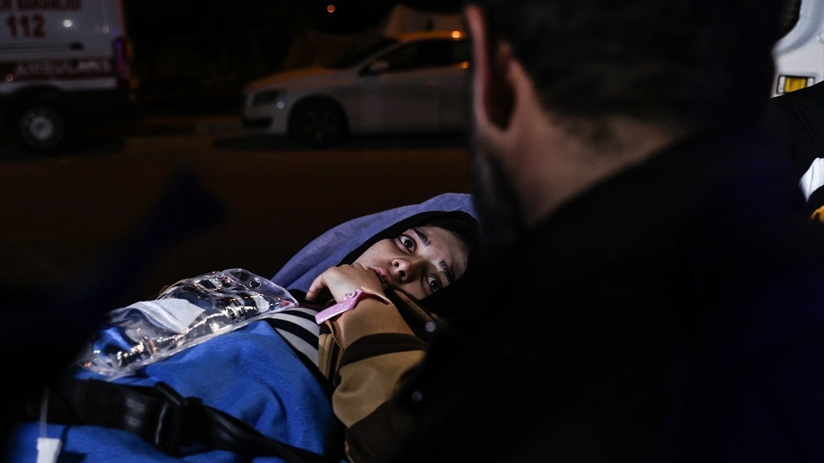 Hatay’da depremden korkan hamile kadın sahra hastanesinde doğum yaptı