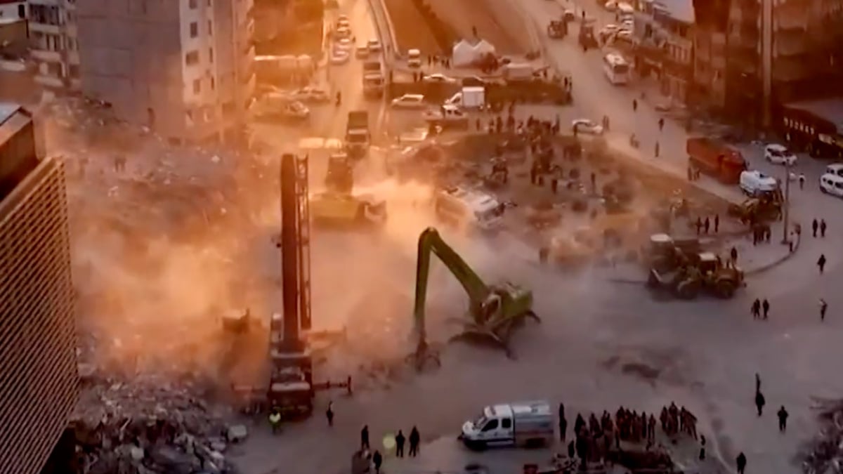 Hatay’da enkaz çalışmaları havadan görüntülendi