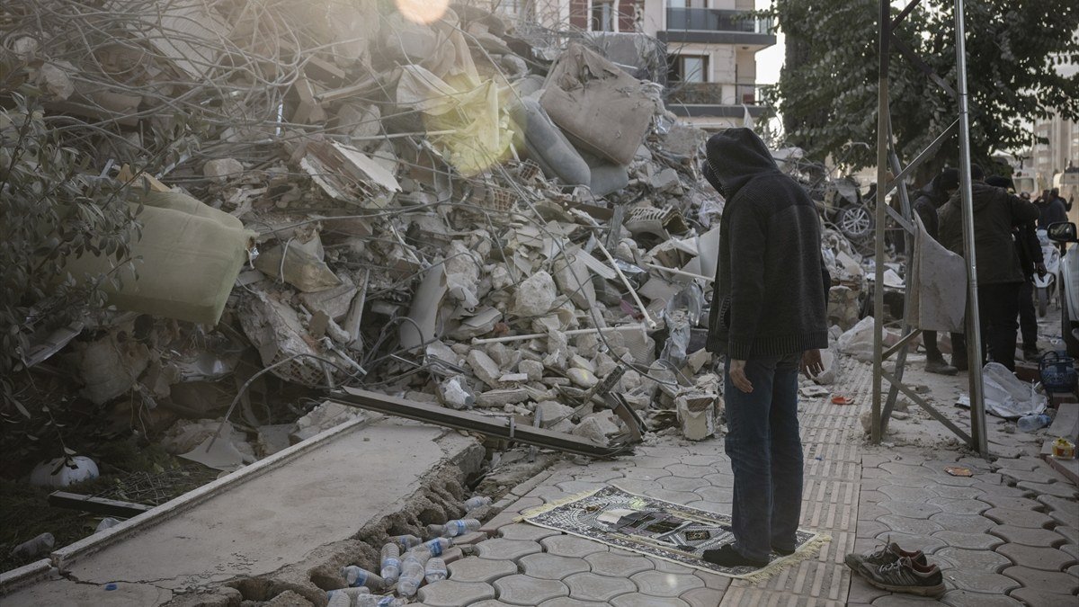Hatay’da enkazdan kurtarılan baba kız, hastanede buluştu