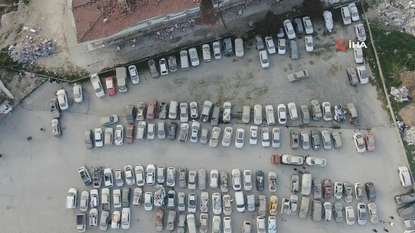 Hatay’da toplu araç mezarlığı havadan görüntülendi