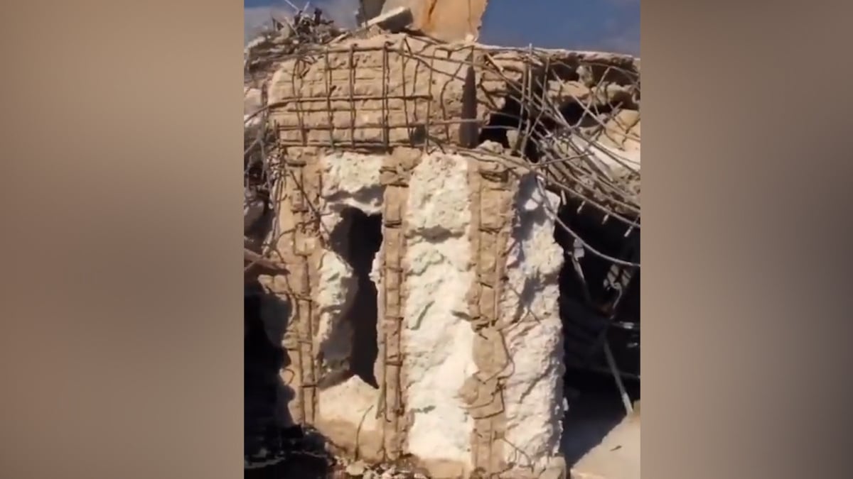 Hatay’da yıkılan bir binanın kolonlarından köpük çıktı