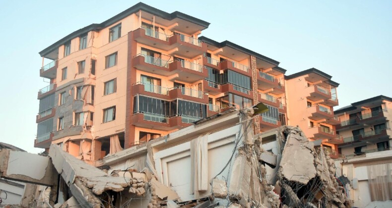 Hataylı depremzedeler: Vergiyi alırken alıyorlar, bu rezilliğimizi gelip kimsenin gördüğü yok