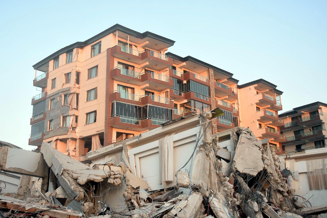 Hataylı depremzedeler: Vergiyi alırken alıyorlar, bu rezilliğimizi gelip kimsenin gördüğü yok