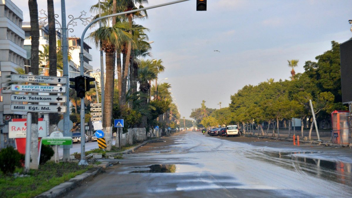 İskenderun ilçesi yaşanan iki depremin ardından sessizliğe büründü