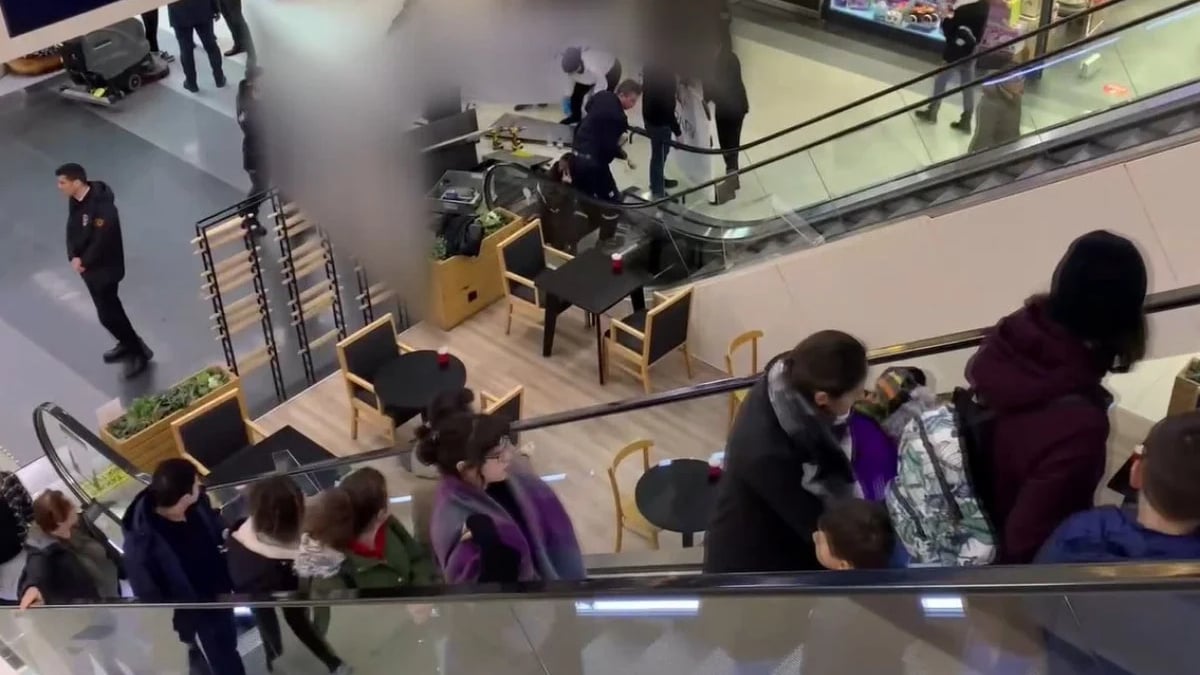 İstanbul’da ayağı yürüyen merdivene sıkışan çocuğun parmakları koptu