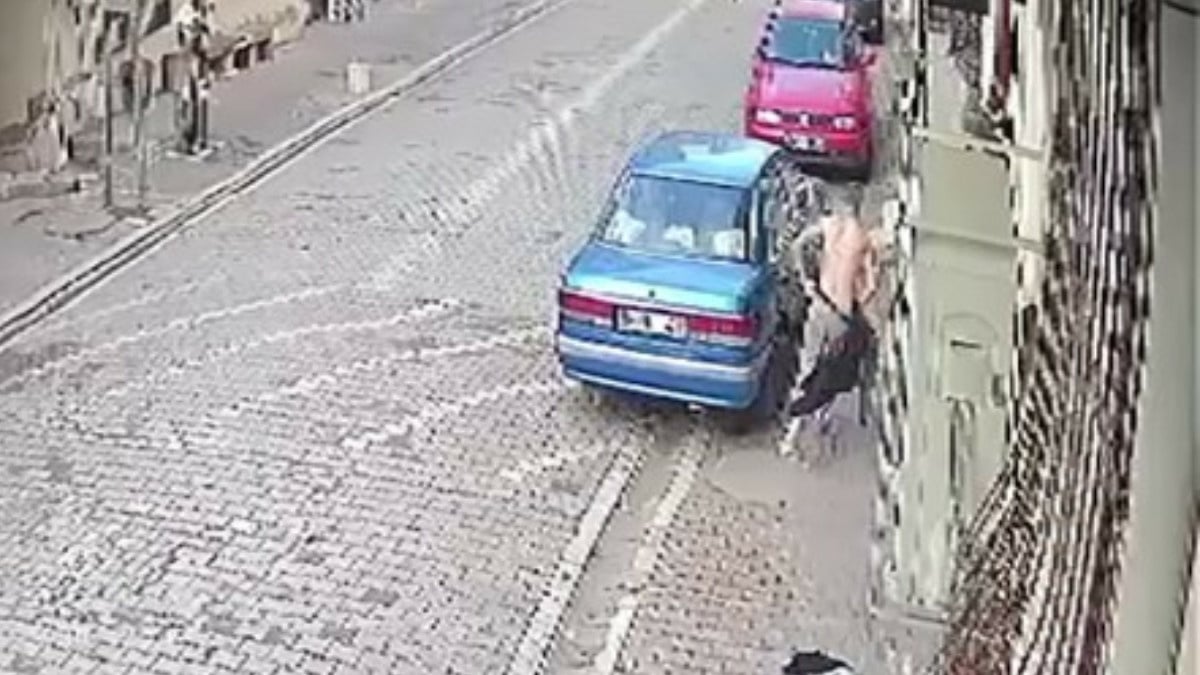 İstanbul’da engelli gencin evine gitti, aileye yakalanınca yarı çıplak halde kaçtı