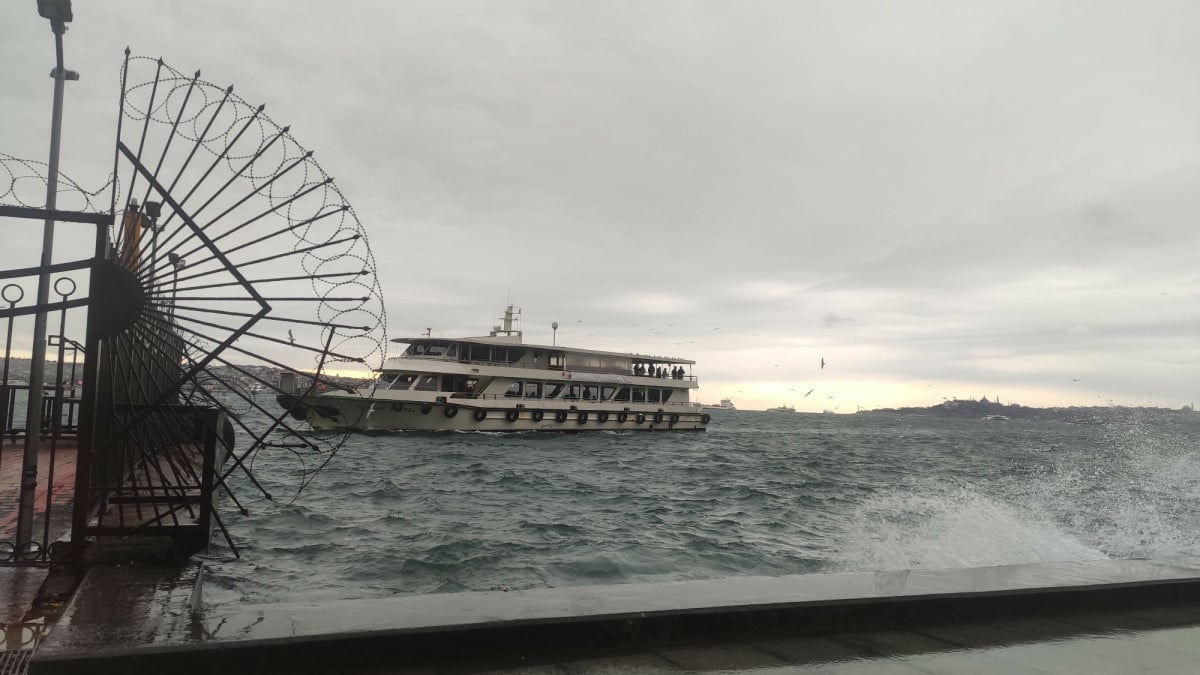 İstanbul’da fırtına; bazı vapur seferleri iptal edildi