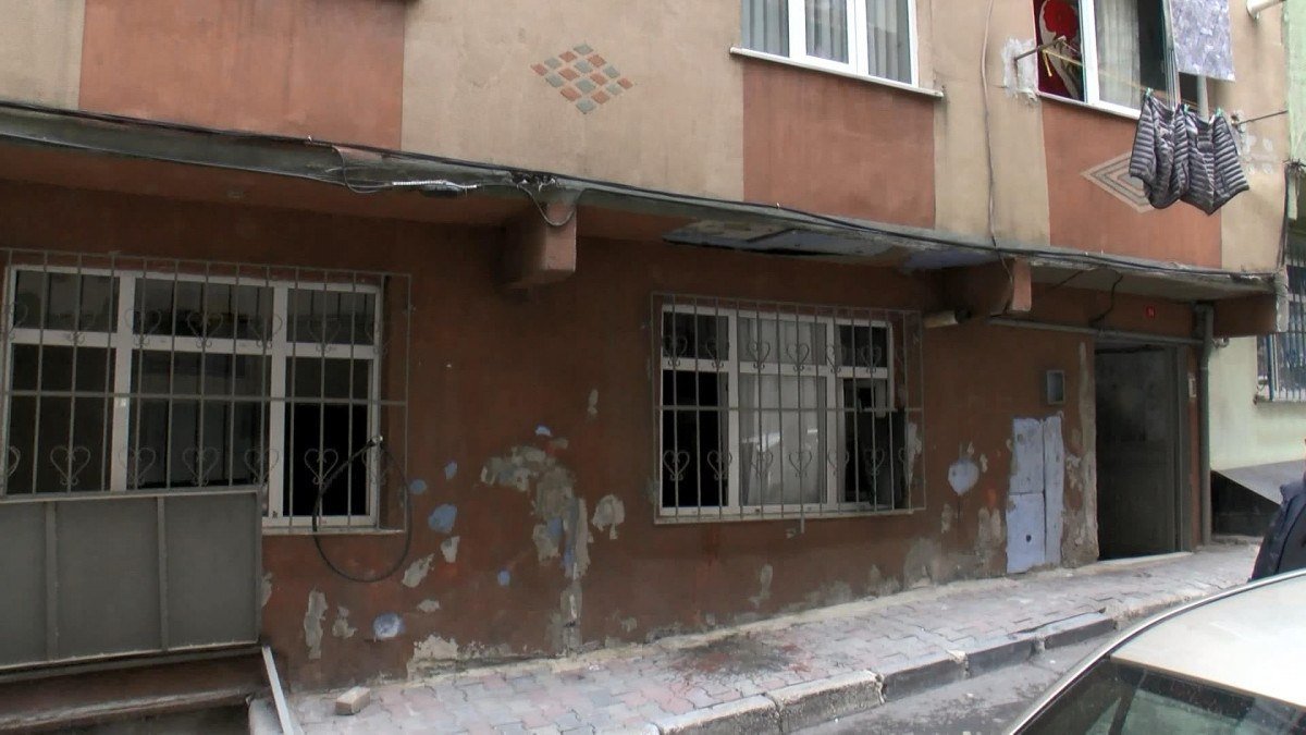 İstanbul’daki 35 yıllık ayakta zor duran binalar