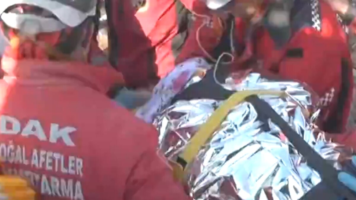 Kahramanmaraş’ta 222. saatte bir kişi daha sağ çıkarıldı