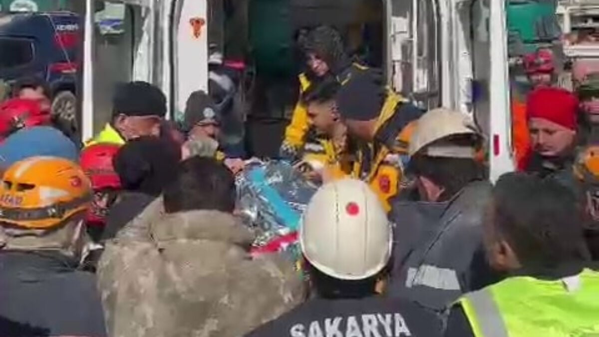 Kahramanmaraş’ta 74 yaşındaki kadın, 227. saatte sağ çıkarıldı