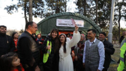 Kahramanmaraş’ta depremzede çift, çadır kentte evlendi