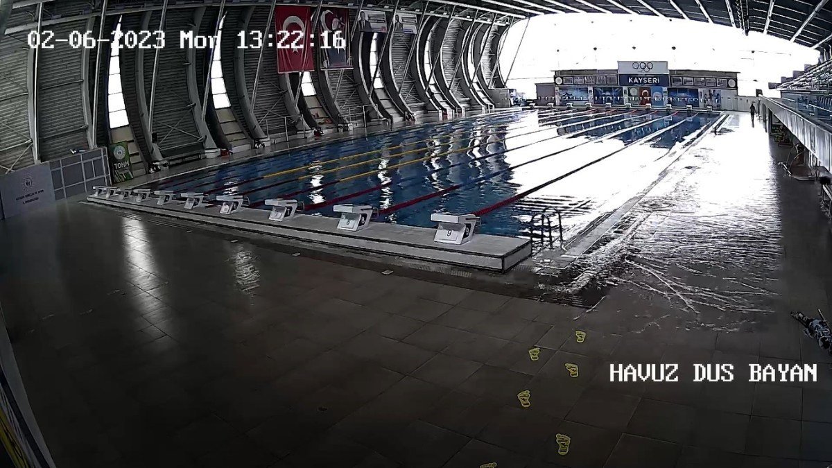 Kayseri’de deprem anında havuz taştı