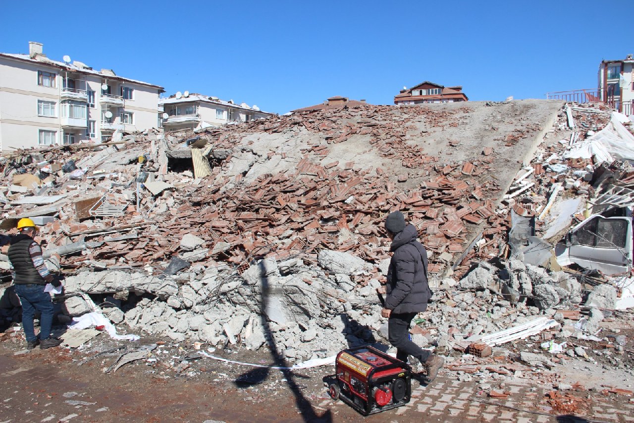 Malatya’da enkazda inceleme yapan akademisyen: Betonda ahşap ve kil vardı