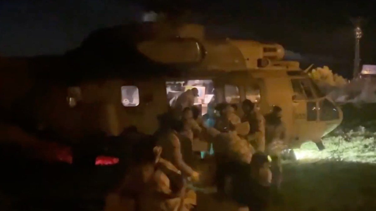 Mehmetçik afet bölgesinde yardım malzemeleri nöbetinde