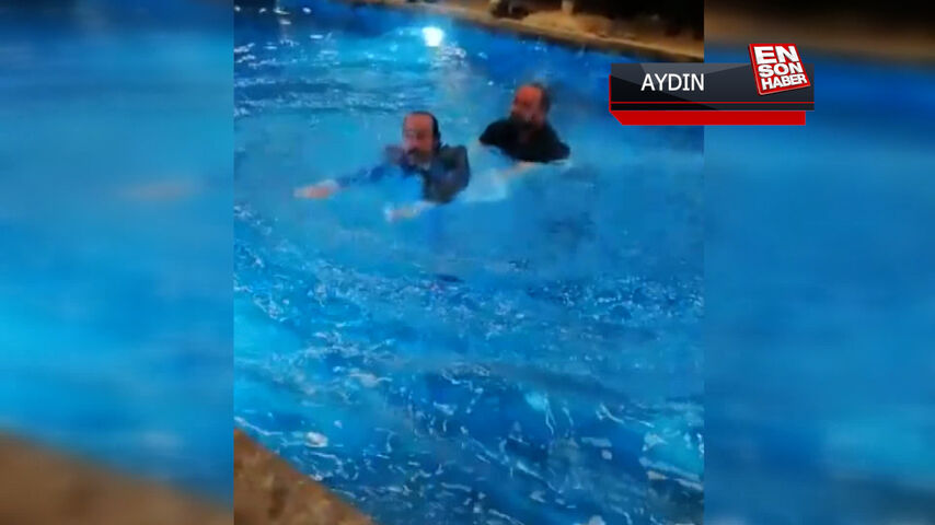 Mustafa Keser, depremzedelere moral gecesinde havuza düştü