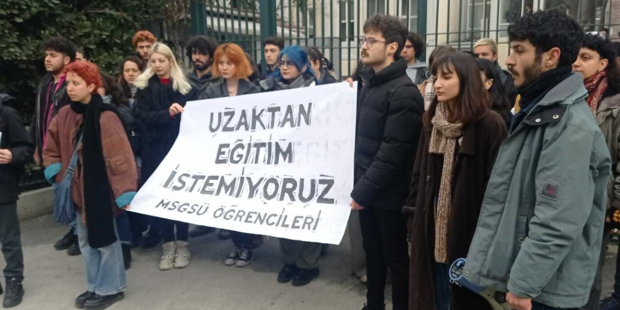 Öğrencilerden uzaktan eğitim protestosu: ‘Yurtları değil, Saray’ı boşalt!’