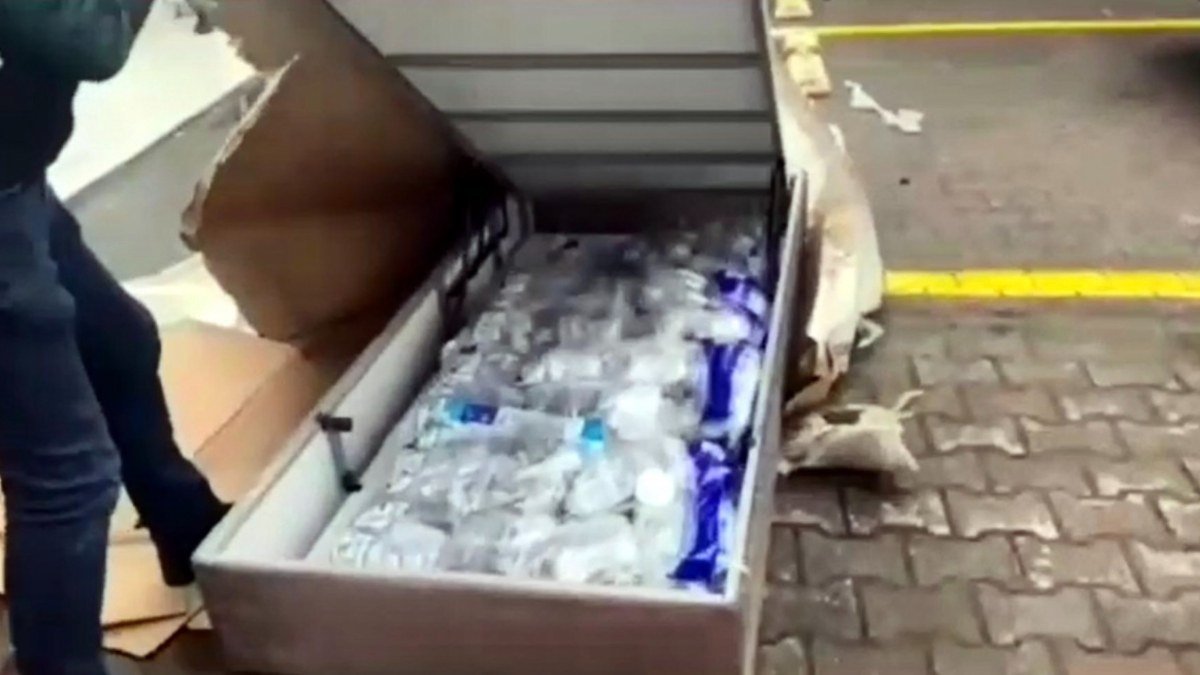 Sakarya’da eşya yüklü kamyonun içinden 80 kilo uyuşturucu çıktı