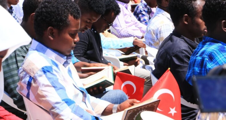 Somali’de depremzeler adına dua edilip yardım toplandı