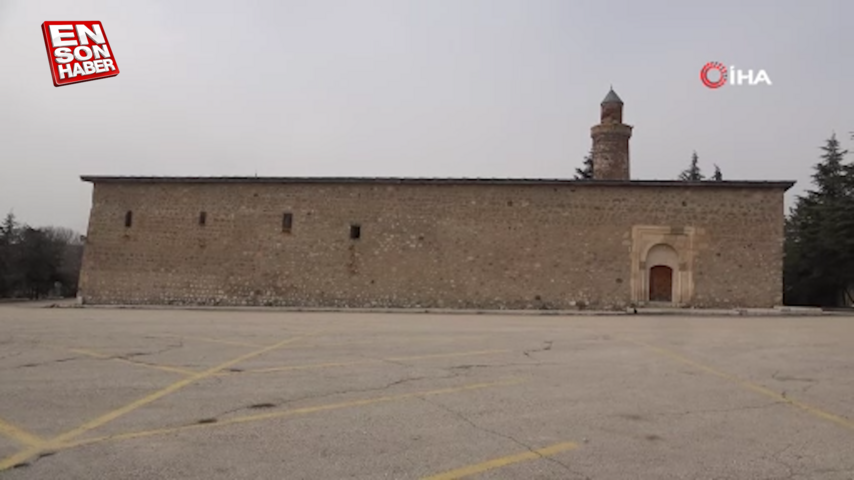 870 yıllık tarihi Eğri Minare, 3 büyük depremde de sağlam