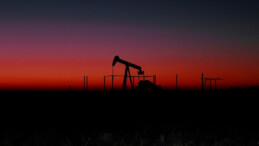 ABD’nin ticari ham petrol stokları beklenenin üzerinde artış gösterdi