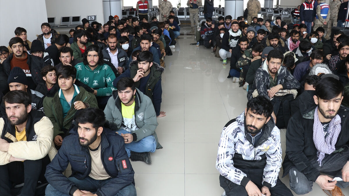 Ağrı’da 136 Afgan göçmen, sınır dışı edildi