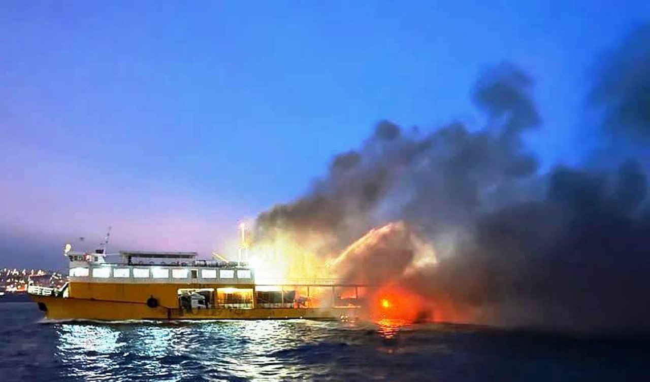 Arabalı feribotta yangın paniği