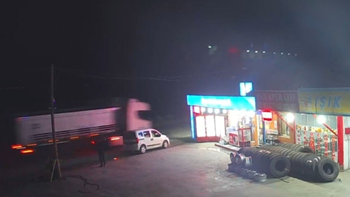 Aydın’da genç kızın kamyon altında kaldığı feci anlar kameraya yansıdı