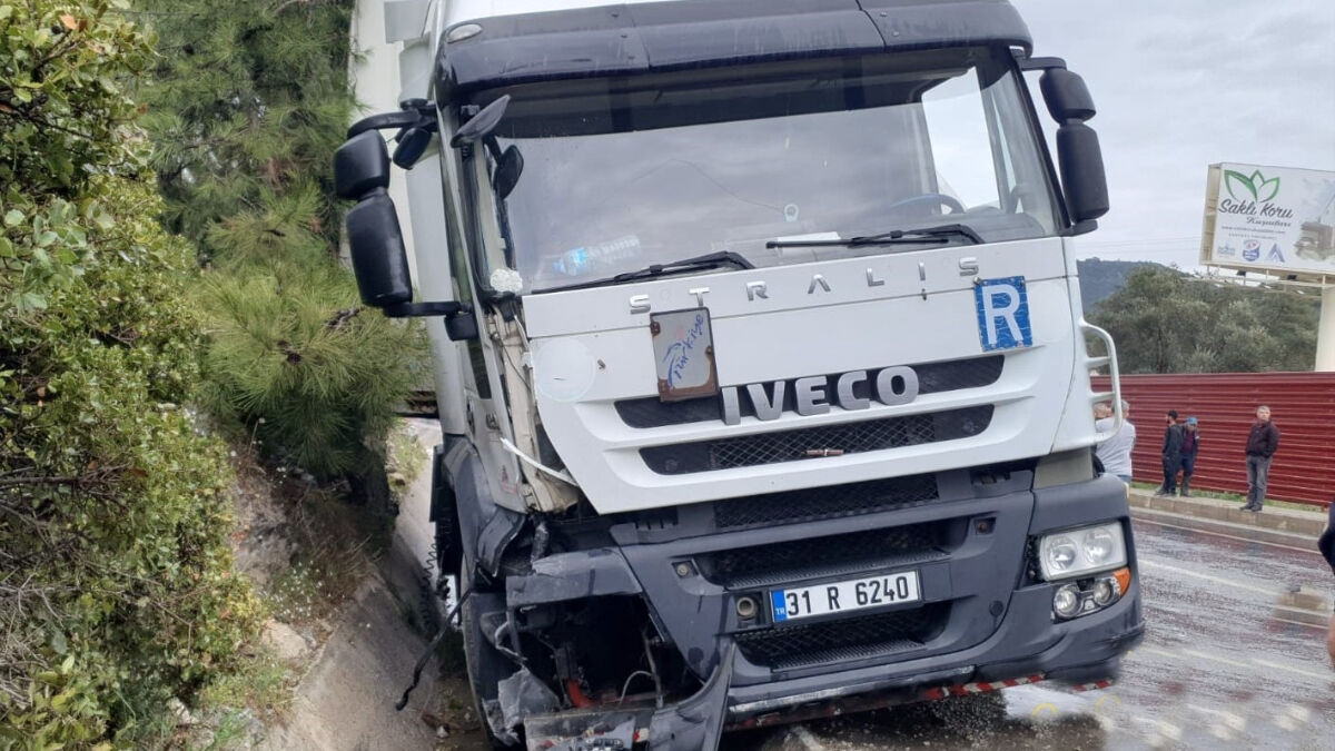 Aydın’da tır ile ticari araç çarpıştı: 1 yaralı