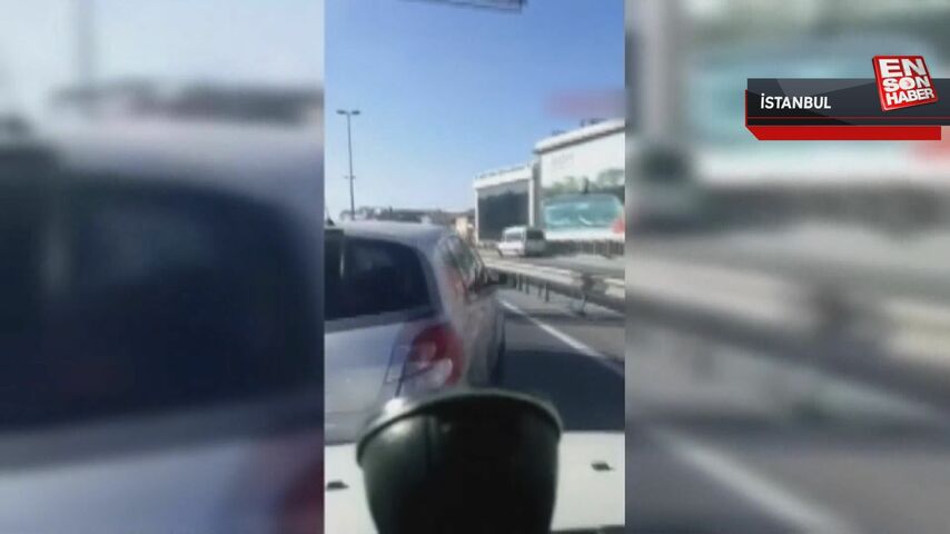 Bakırköy’de iki otomobilin çarpıştığı kaza kamerada