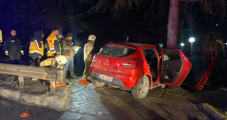 Bakırköy’de otomobil ağaca çarptı: 1 ölü 5 yaralı