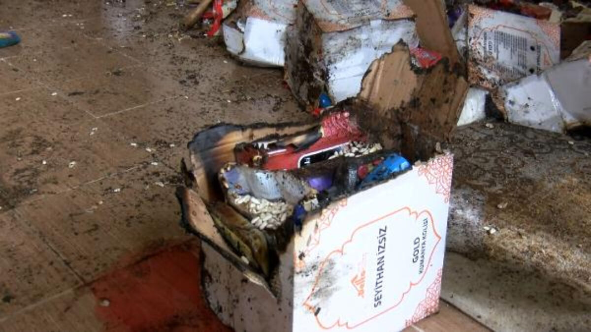 Başakşehir’de depremzedeler için toplanan yardım malzemeleri yandı