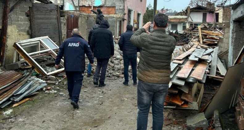Bolu’da kentsel dönüşüm yıkımında bina duvarı çöktü: 2 yaralı