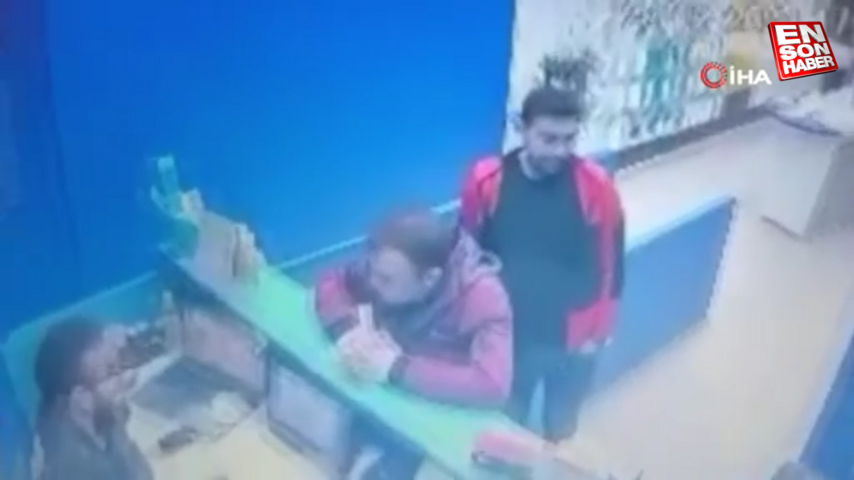 Bursa’da bir kişi telefoncudan çaldığı kulaklığı cinsel organına sakladı