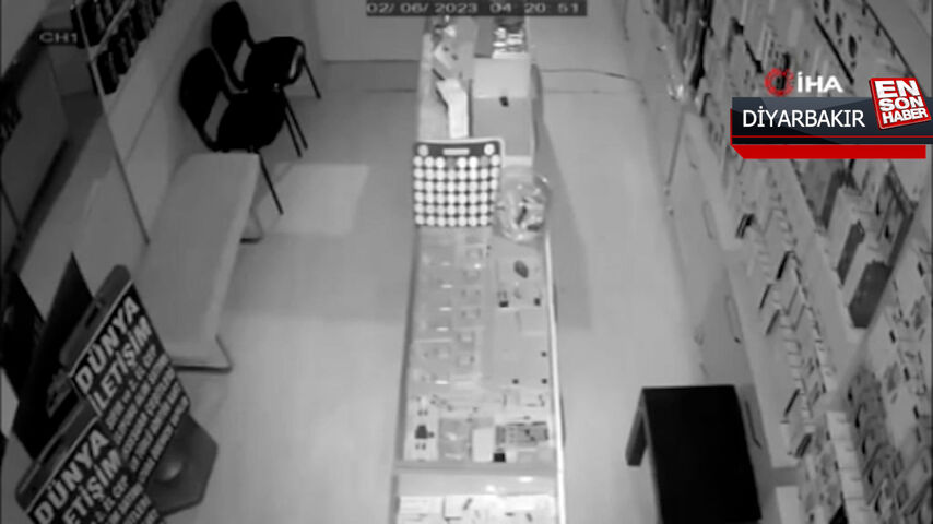 Diyarbakır’da yerin beşik gibi sallandığı deprem görüntüsü