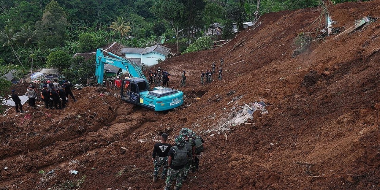 Endonezya’da heyelan: 21 kişi öldü