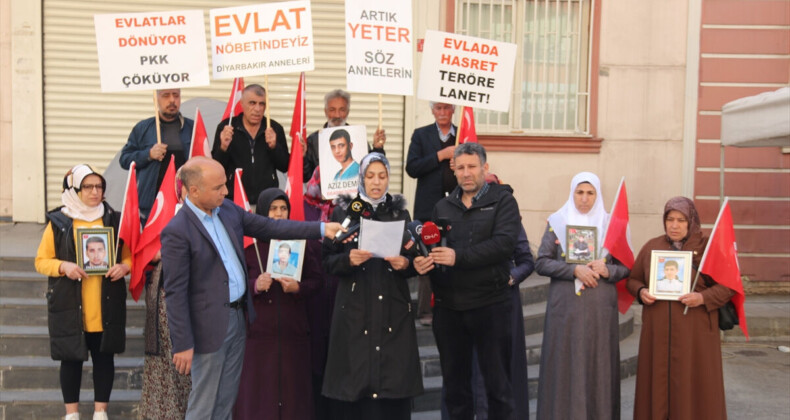 Evlat nöbetindeki anneler, HDP’nin hesaplarındaki blokenin kaldırılmasına tepki gösterdi