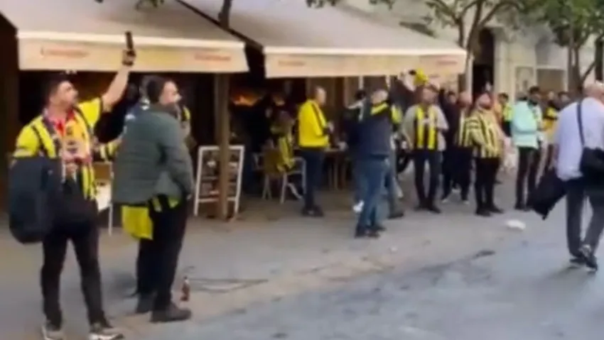 Fenerbahçe taraftarlarından Sevilla’da ‘hükümet istifa’ sloganı