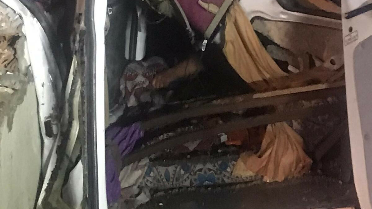 Hatay’da apartman minibüsün üzerine devrildi: Araçta uyuyan kadın 30 saat sonra kurtarıldı