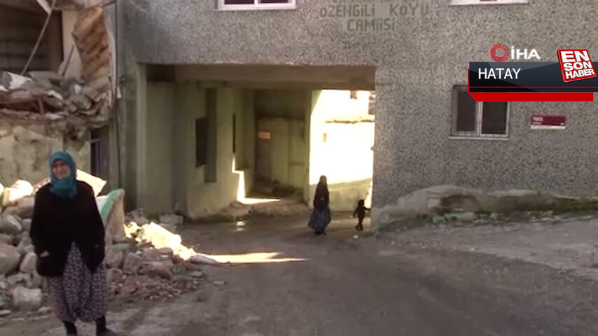 Hatay’da büyütülen cami yolun üstüne inşaa edildi