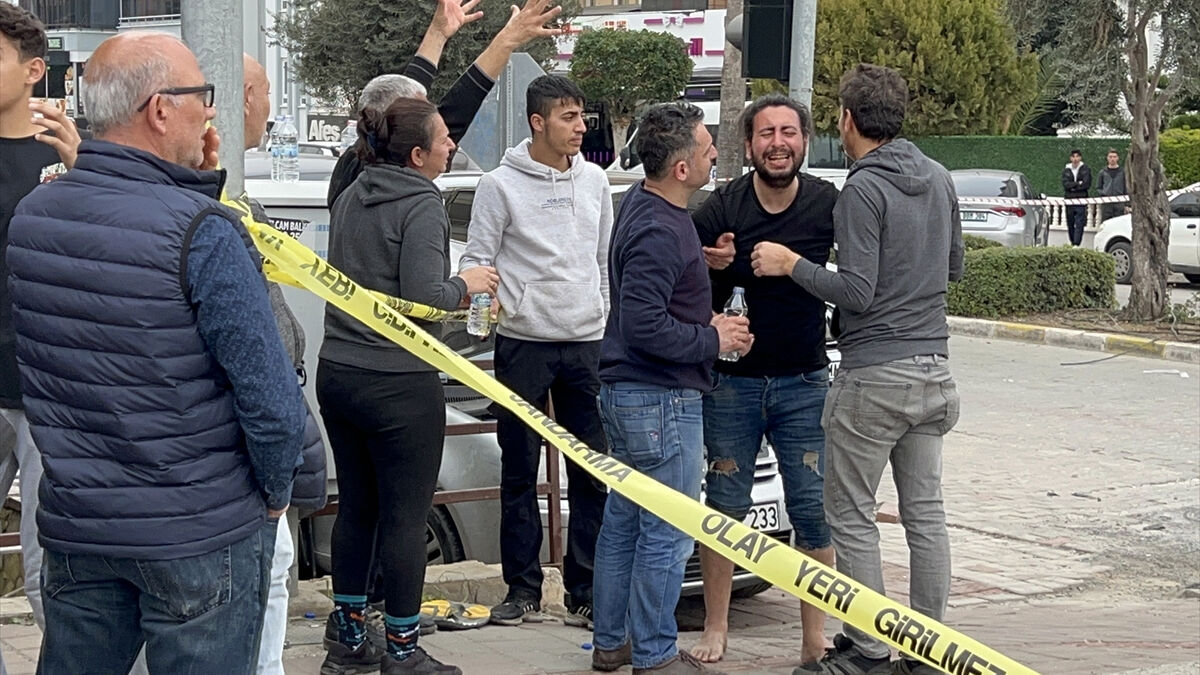 Hatay’dan Antalya’ya gelen depremzede ailenin karıştığı trafik kazasında 3 kişi kişi can verdi