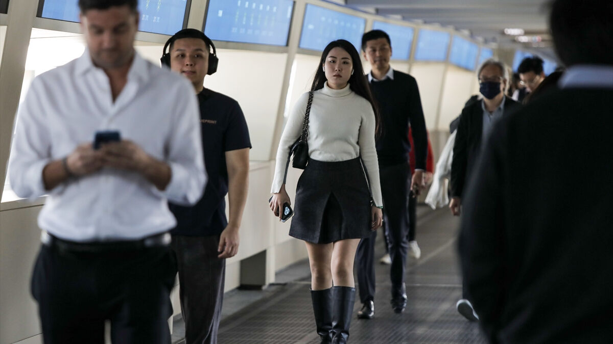 Hong Kong’da 945 gün sonra maske zorunluluğu kalktı