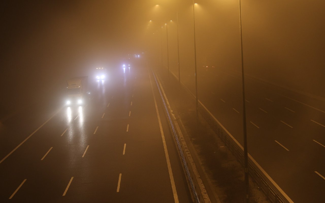İstanbul sise uyandı