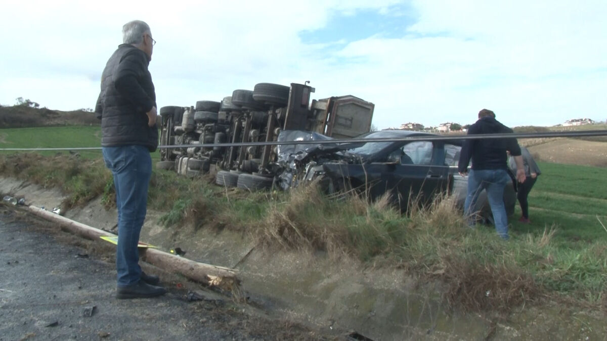 İstanbul’da hafriyat kamyonu otomobile çarptı: 1 yaralı