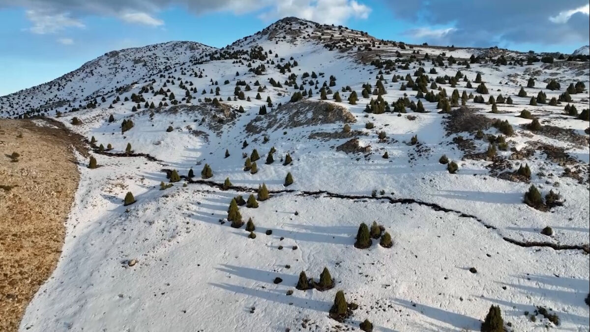 Kahramanmaraş’ta fay kırığı dağı ikiye böldü